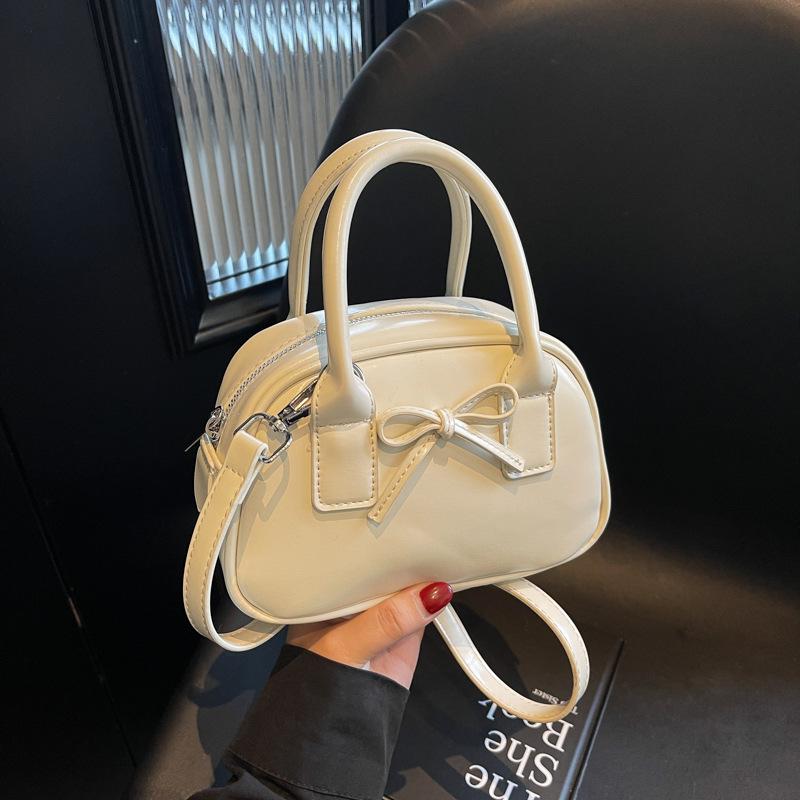 

2025 High-End Women s Fashion Handbag: Cute Bow Pillow Crossbody Bag чёрный