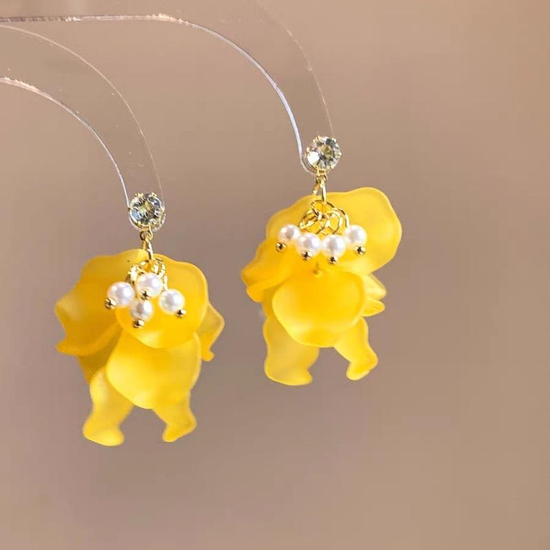 Retro Yellow Petal Pearl Drop Earrings for Women Exquisite Elegant Flower Crystal Dangle Earrings Versatile Trendy Jewelry Gifts жёлтый