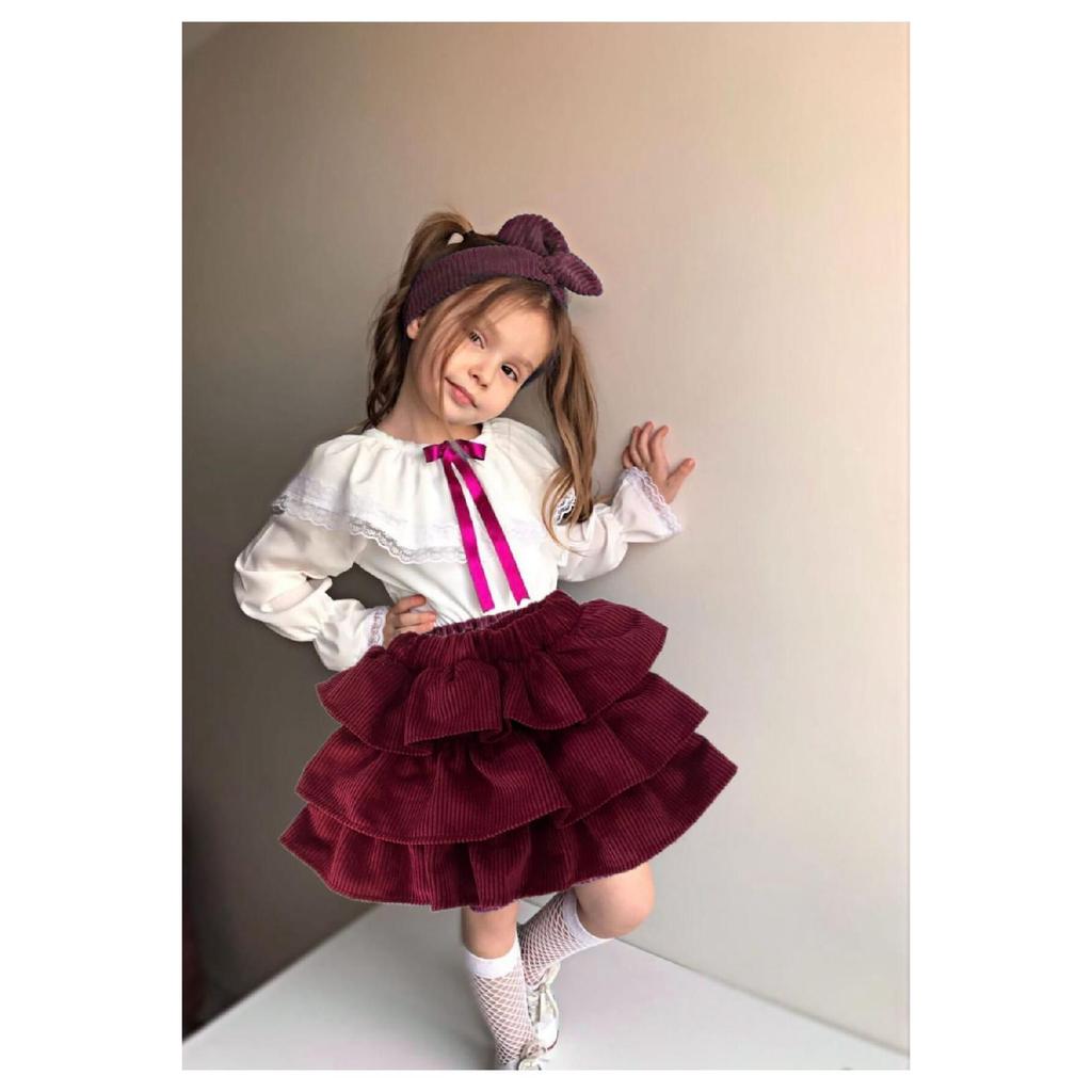 Girl With A Frilled Skirt With Frilly On The Lace Lace On Top 2909