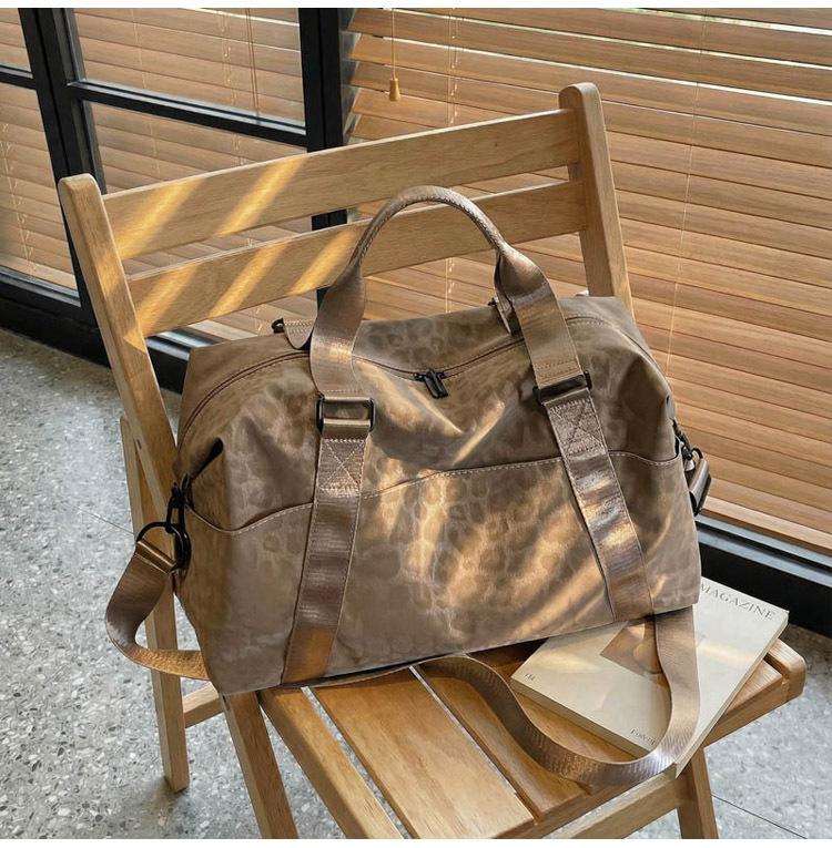 Large Capacity Handheld Travel Bag, Leopard Print Design, Waterproof Luggage Bag, Suitable for Business Trips, Travel, Gym, Storage and Other Purposes