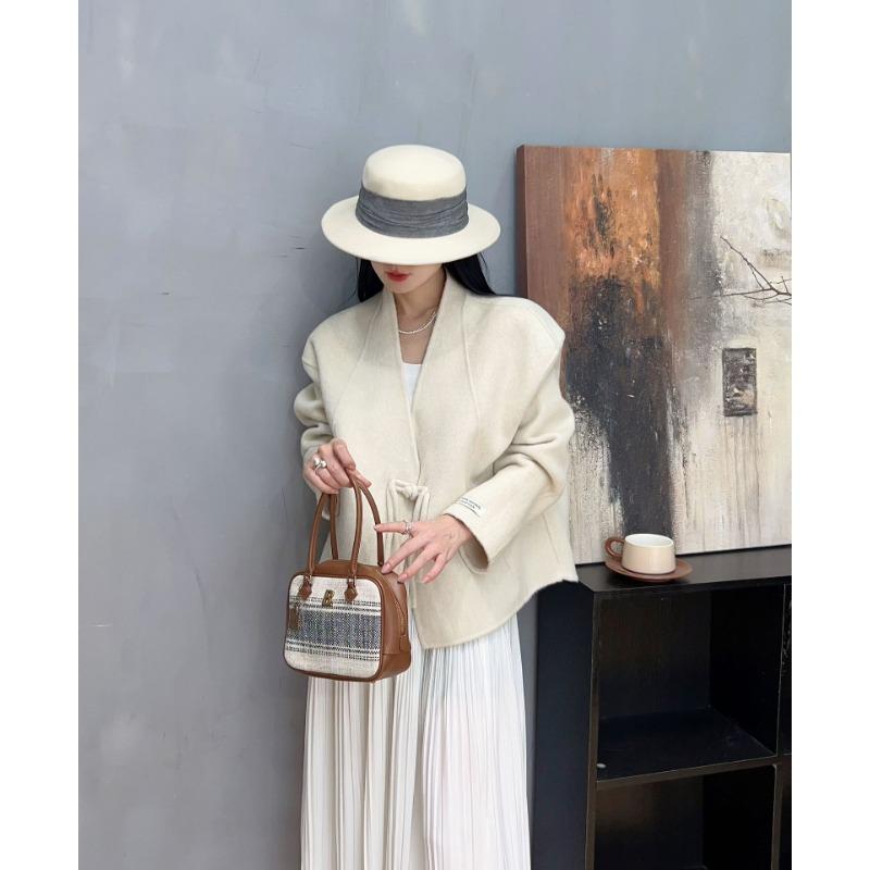 

Нове осінньо-зимове двостороннє вовняне пальто Коротке вільне повсякденне вовняне пальто в корейському стилі M білий