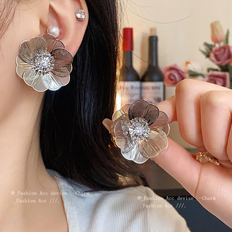 Real gold electroplated flower zircon earrings, European and American exaggerated high-end studs, atmospheric fashion design earrings