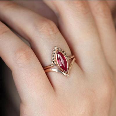 New European and American Fashion Vintage Golden Blood Ruby Two-in-one Ring