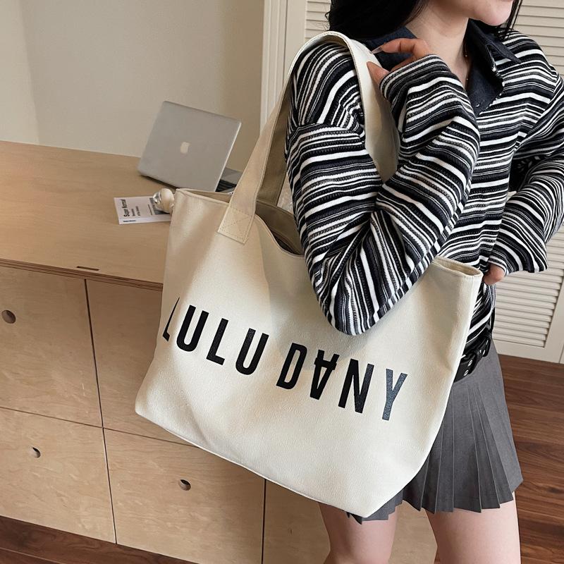 Autumn New Foreign Style, Simple Personality, Fashion Trend, Large-capacity Bag 2025 Casual Women's Shoulder Tote Bag