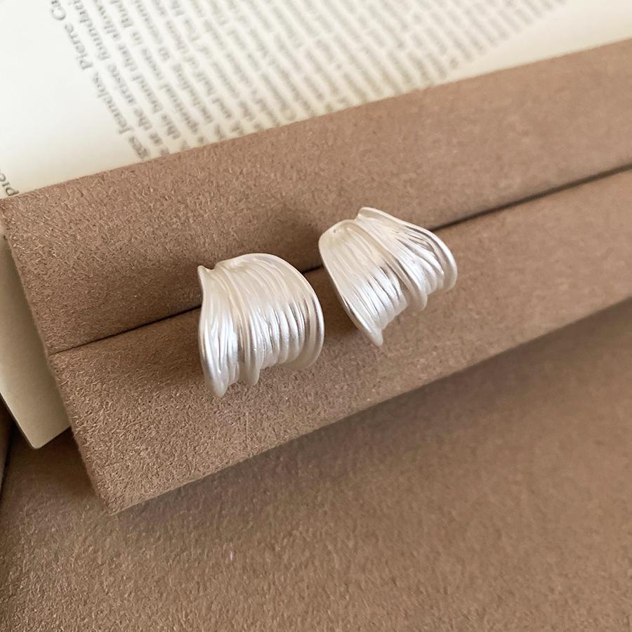 Brushed round stud earrings cold wind personality niche trend temperament earrings light luxury earrings