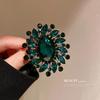 Broche de Flor de Diamante Esmeralda - Pin de Moda Retro Europeo y Americano, Accesorio Versátil para Abrigo de Mujer