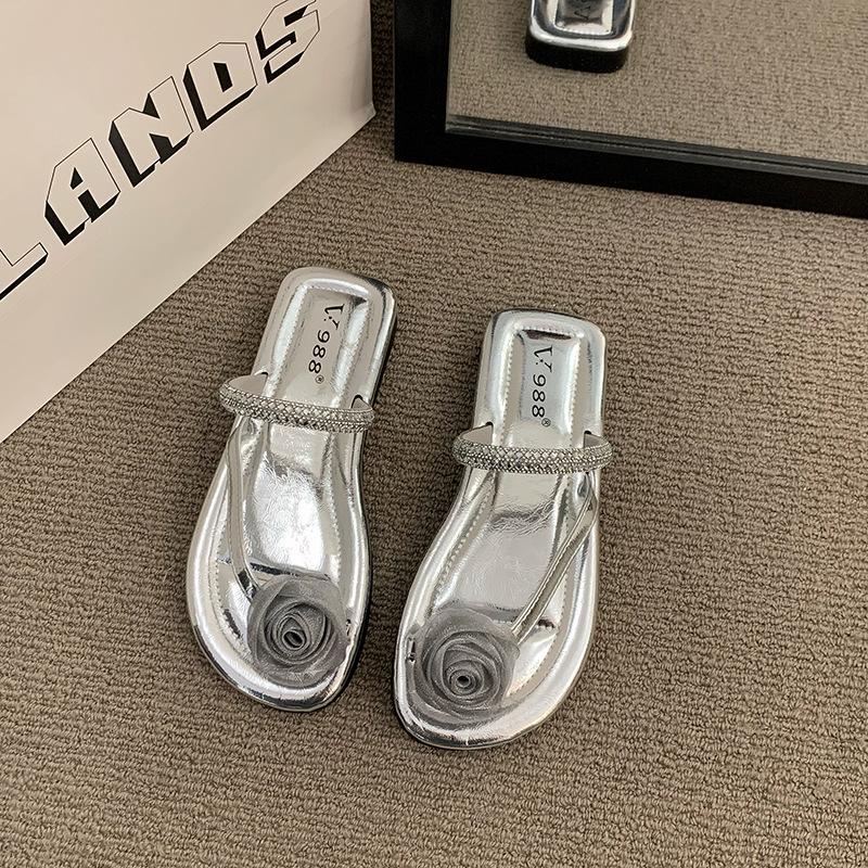 Flat-bottomed small cool slippers women's 2025 new fashion outer wear summer beautiful skirt seaside beach sandals