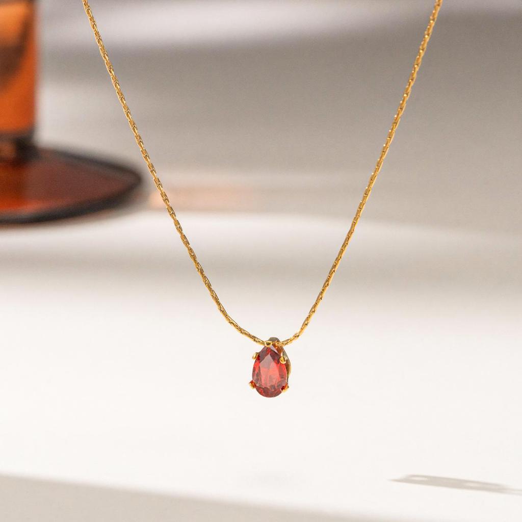 Single Pear Shaped Teardrop Diamond Necklace Titanium Steel Gold Plated Fade Resistant Simple Delicate Collarbone Chain Minimalist Design