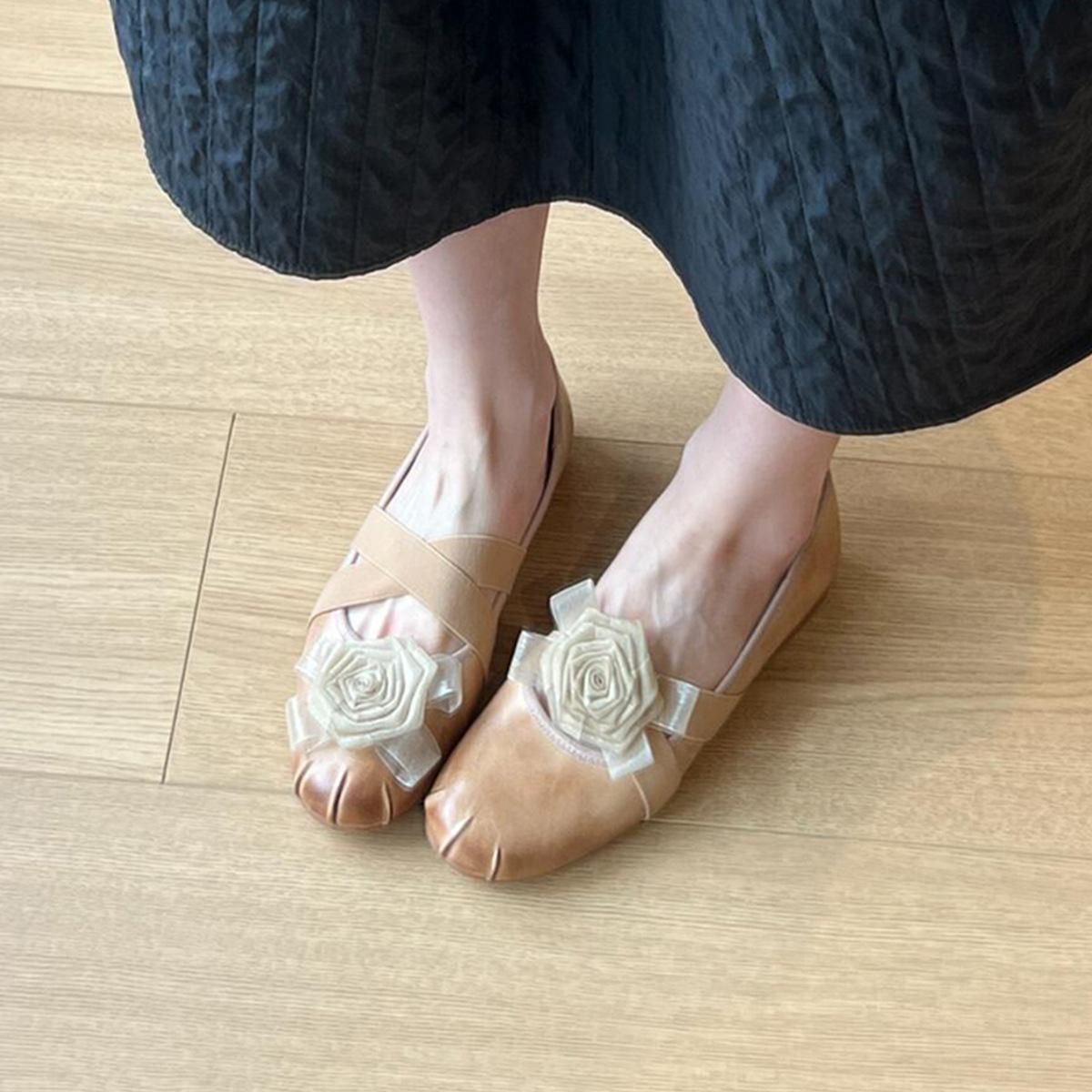 

Версия из овчины~ Ретро сказочный стиль крестообразный ремешок неглубокий вырез одинарные туфли литературный стиль круглый носок одна педаль туфли-балетки с камелией 39