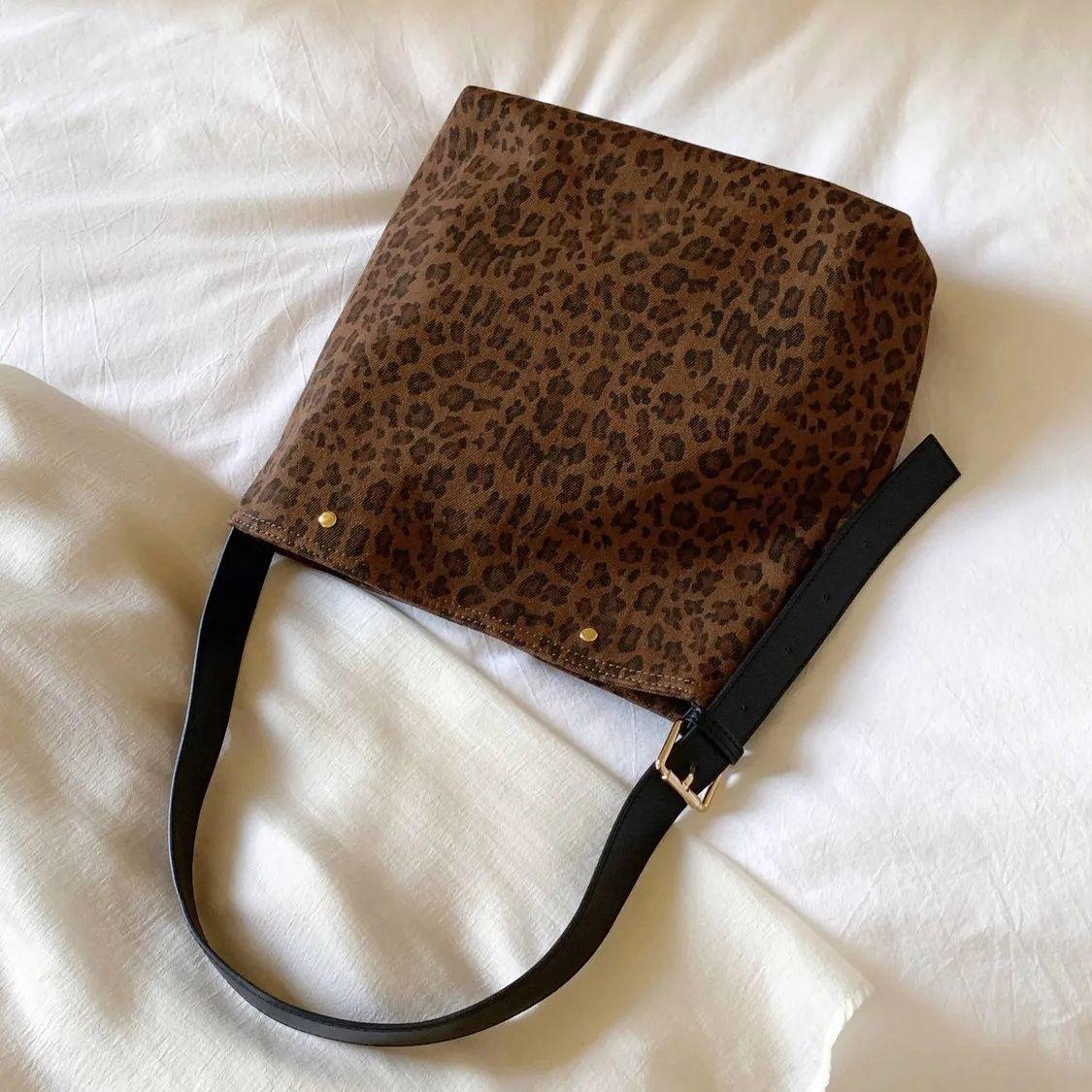 

Hot Girl Vintage Leopard Tote Bag Women Fashion Minimalist Spacious Canvas Handbag Large Capacity Refined Premium Shoulder Bag 31x29x11cm коричневый