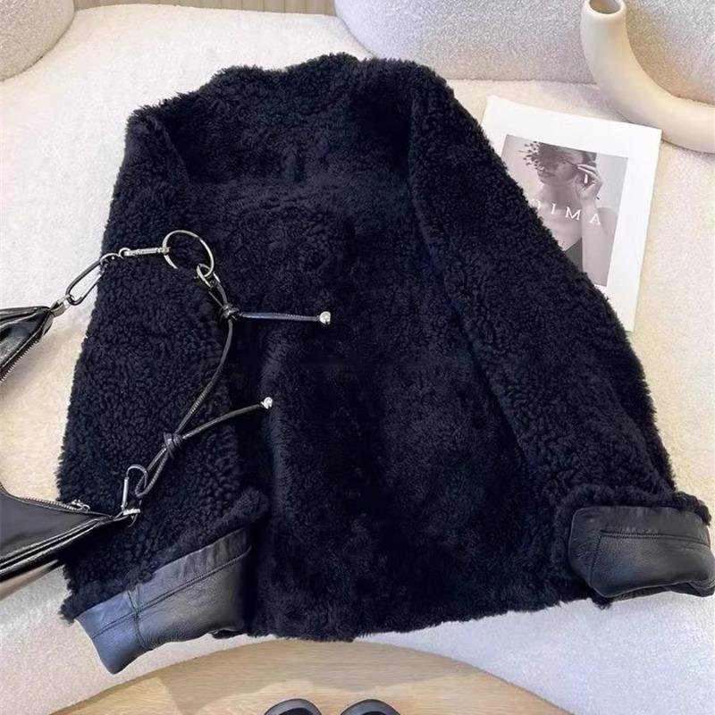 High-end Black Lamb Wool Lapel Jacket Women's Autumn and Winter Fashion Temperament Fur Integrated Wool Short Top Tide