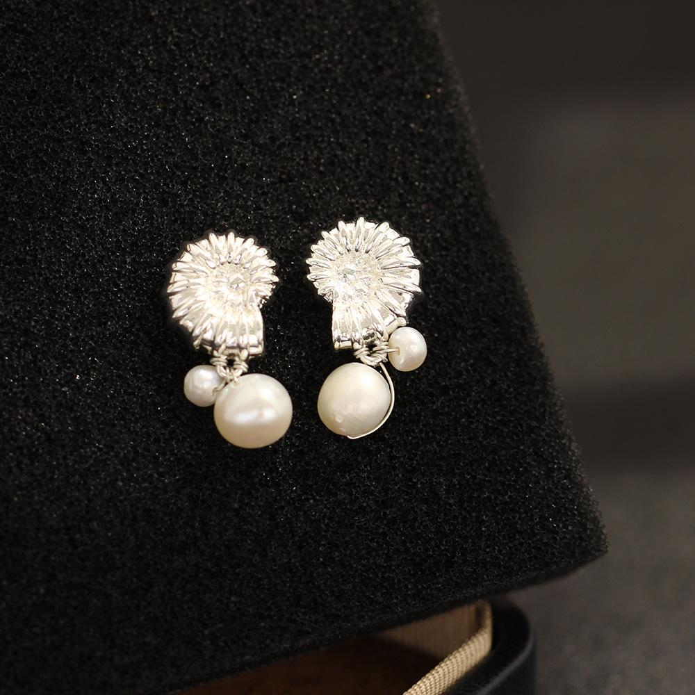 French vintage niche gold and silver two-color sea screw shape earrings natural pearl earrings 925 silver needle stud earrings for women