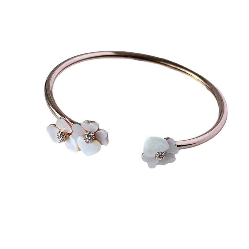 Stilvolles Luxus Blumen Muschel Inlay Offenes Metallarmband