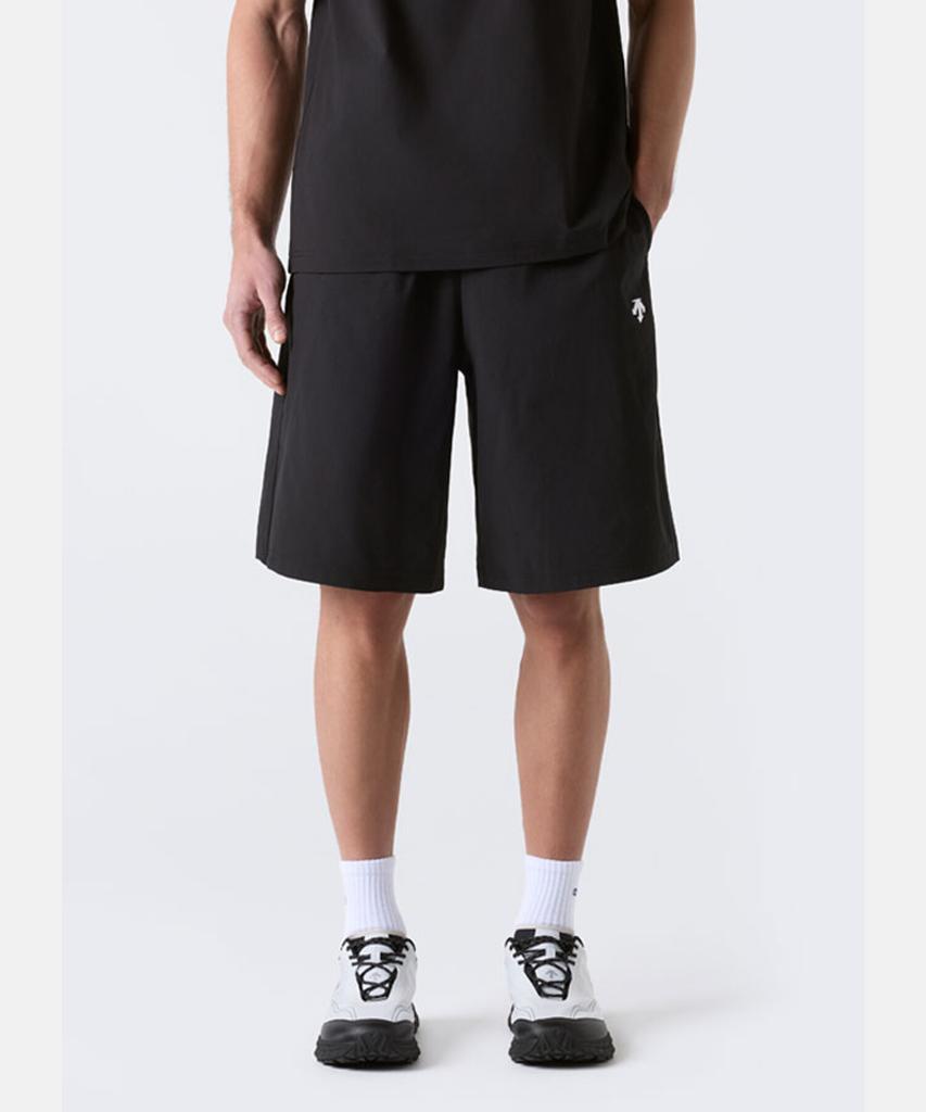 DESCENTE Training 10.5-Inch Oversized Shorts Black Sr221Thp43