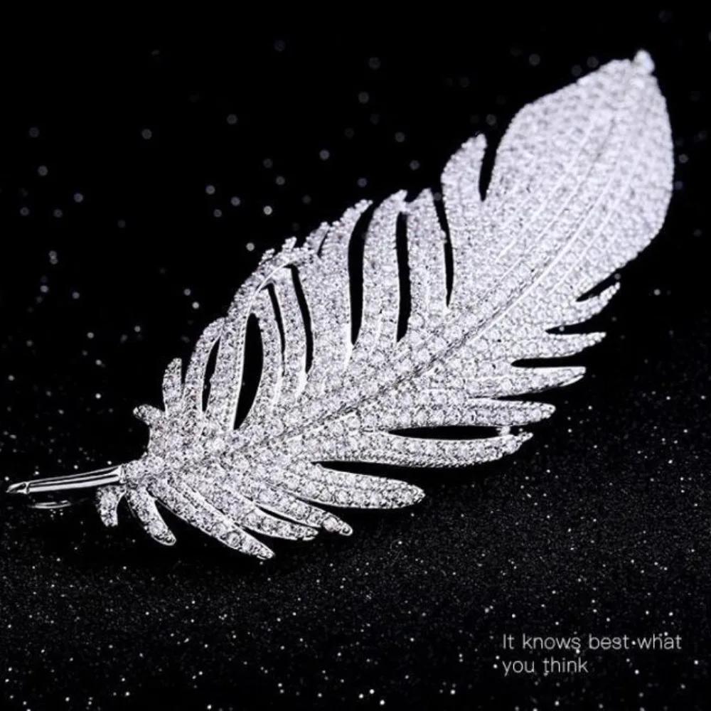 Charme Voller Zirkon Glänzende Silberfarbe Feder Broschen für Damen Temperament Mode Anzug Korsage Zubehör Pin Schnalle Geschenk