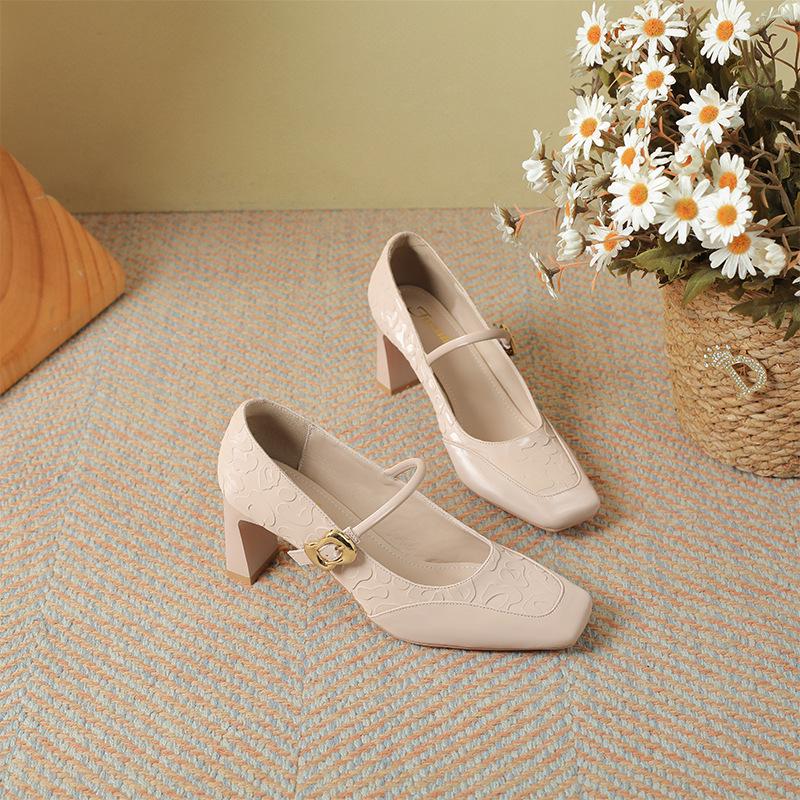 Fashion versatile high heels women's 2025 new Xiaoxiangfeng square head shallow mouth thick heel one-word buckle with Mary Jane single shoes