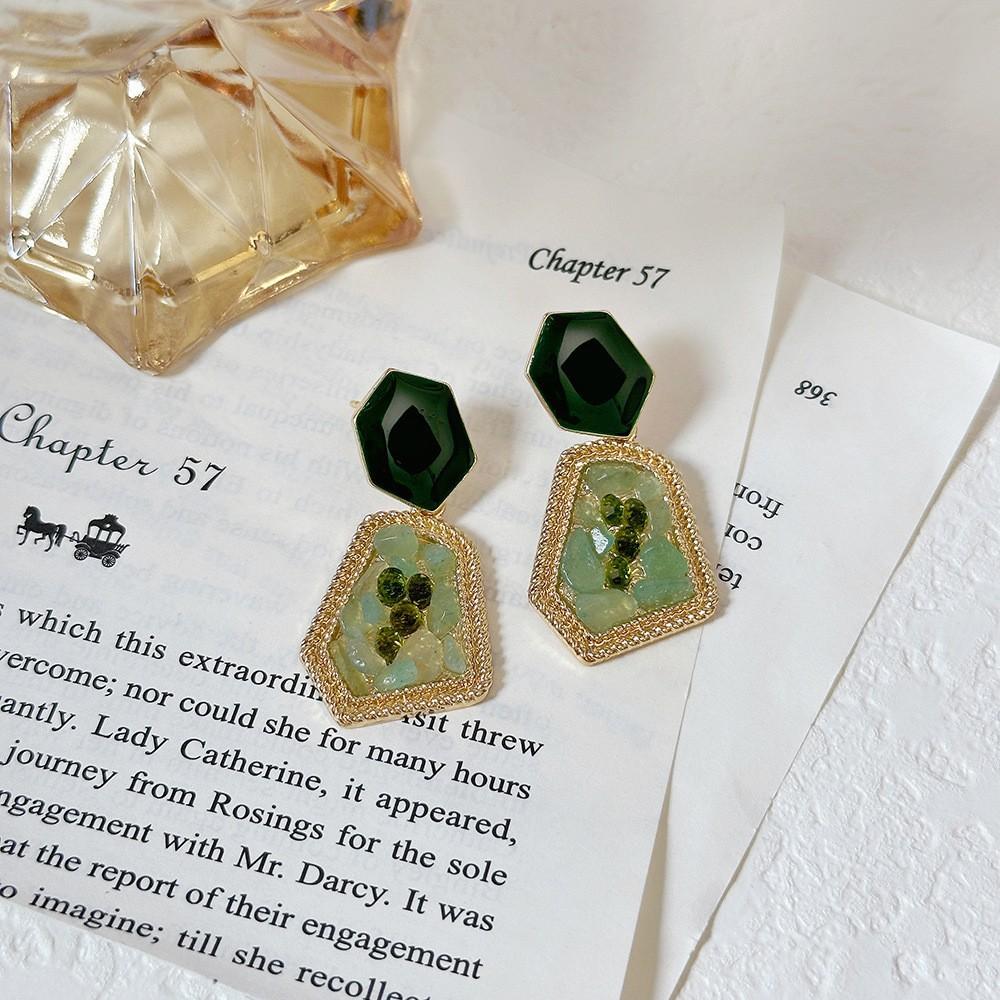 Avocado Flesh Green Earrings Fashionable French Court Style Stud Earrings Femininity High Sense Exaggerated Atmosphere Earrings