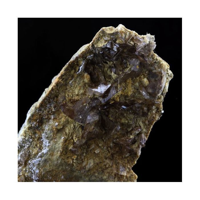 Pierres et Minéraux. Axinite. 305.0 ct. La Balme d'Auris, Bourg d'Oisans, Isère, France..