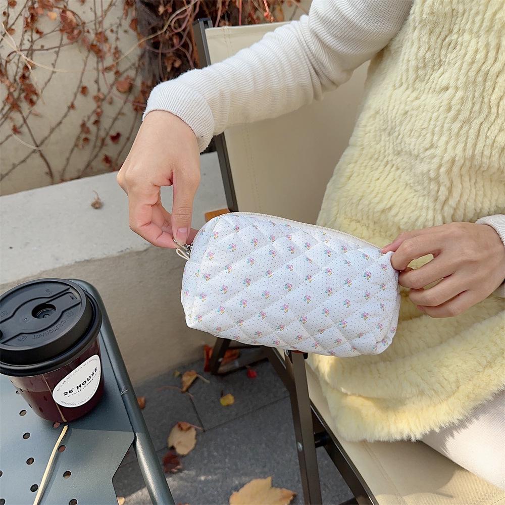 Fresh Quilted Hand-Held Cosmetic Bag for Girls - Large Capacity Cute Storage for Stationery and More
