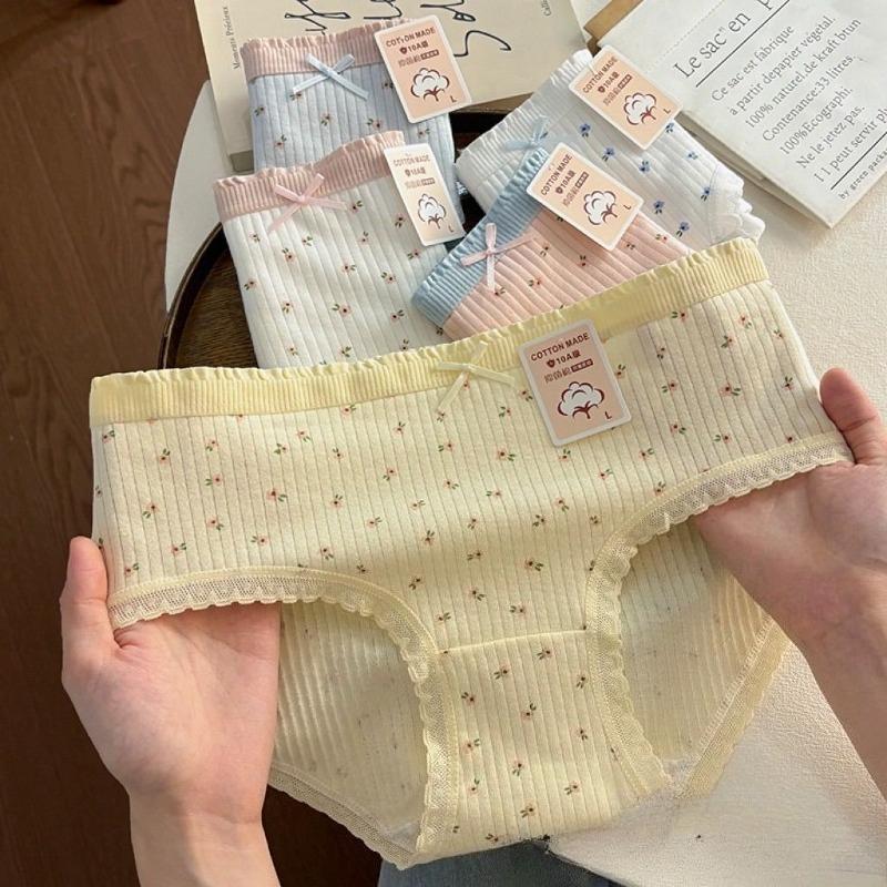 Bedruckte Damenunterwäsche aus Baumwolle, atmungsaktiv und niedlich, mittlere Taille, Spitze, kantenloser Slip