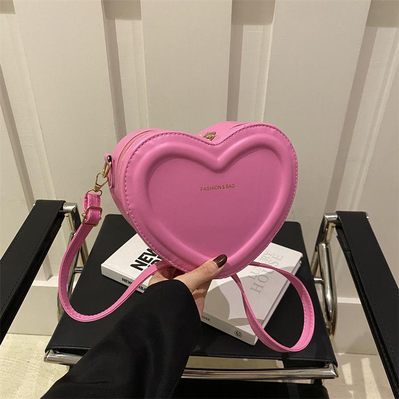 Simple Love Bag Women 2025 New Fashion Personalized Messenger Bag Winter Popular Niche Sweet Shoulder Bag