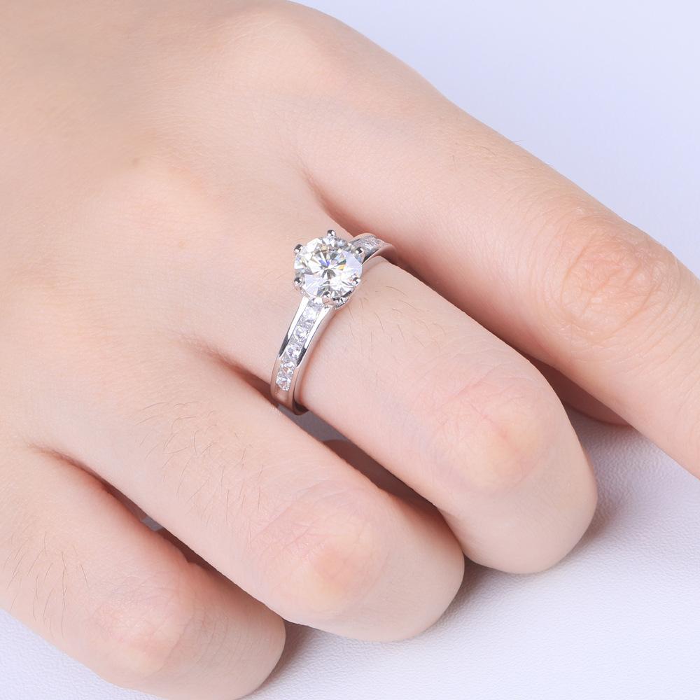Lindon Kvinner Klassisk 925 Sterling Sølv Moissanite Ring Dame Smykker Bryllupsløfte Party Gift