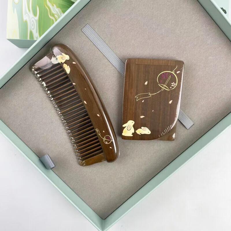 

Tan Mujiang Mother s Day Sandalwood Comb & Mirror Set