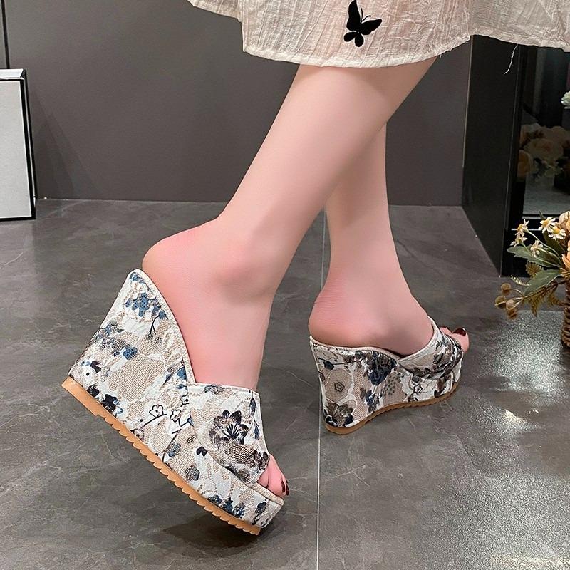 

Fashion 2025 Summer Slippers New Embroidered Slippers Fish Mouth High Heels Sandals Thick Fashion Wear Women s Shoes 34 бежевый