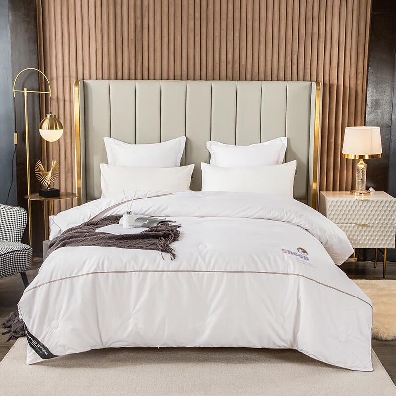 

KINTHERI Yang Rong Wool Quilt