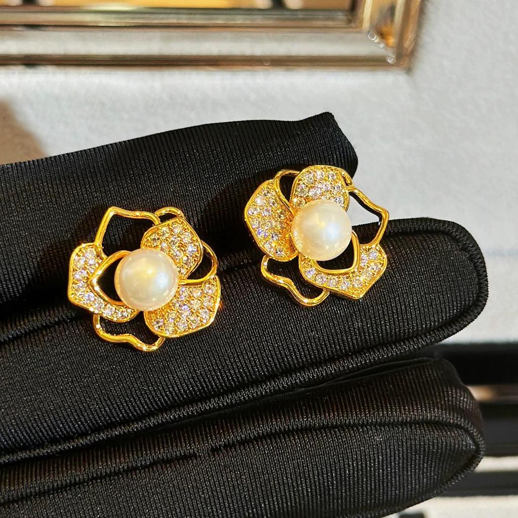 Korean-Japanese Style Flower Stud Earrings with Diamond and Pearl Inlays