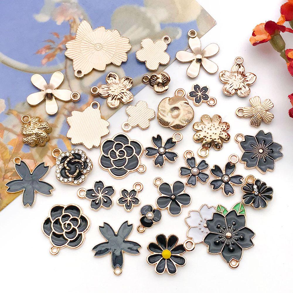 "Set of 30 Black Flower DIY Korean Jewelry: K-Gold Oil Drop Alloy Pendants for Earrings & Bracelets"