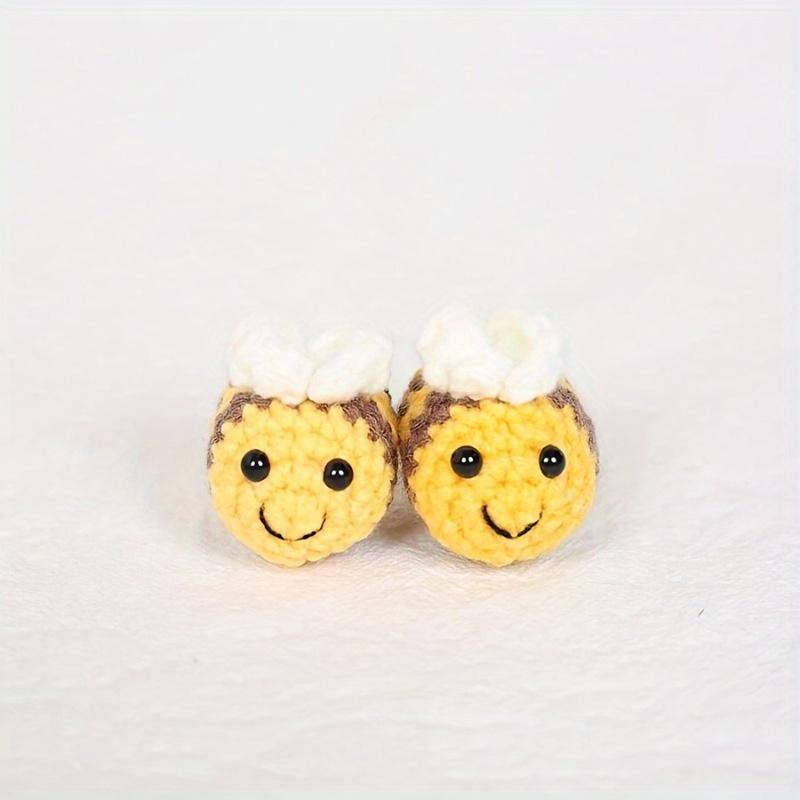 Handmade Crochet Bee Keychain, Yarn Knitted Insect Pendant, Creative Cute Animal Charm - Perfect Gift for Friends, Parents