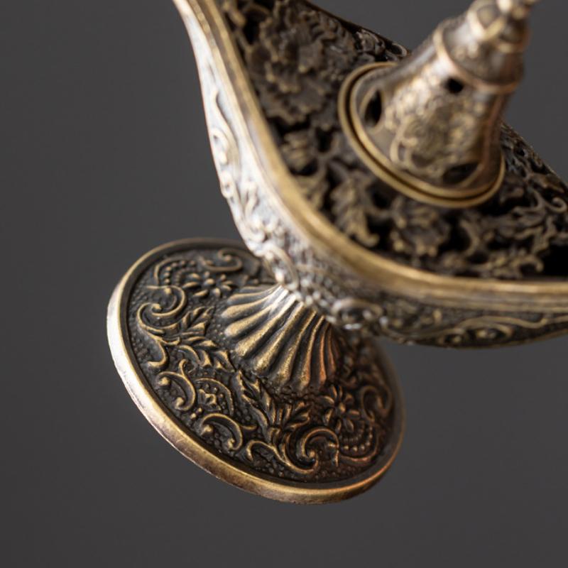 Aladdin Genie Lamp Incense Burner Made of Alloy Material Ideal for Tea Ceremony Decoration and Incense Use
