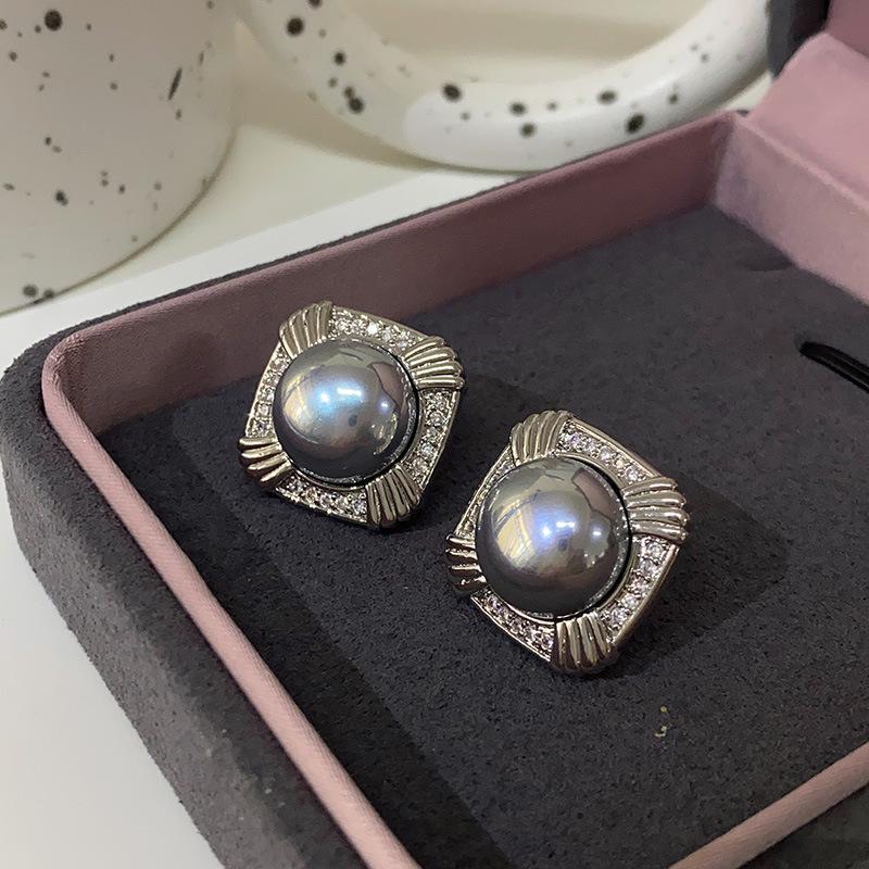 Square Pearl Stud Atmosphere High-End Light Luxury Temperament Pearl Zircon Hong Kong Style Retro Women