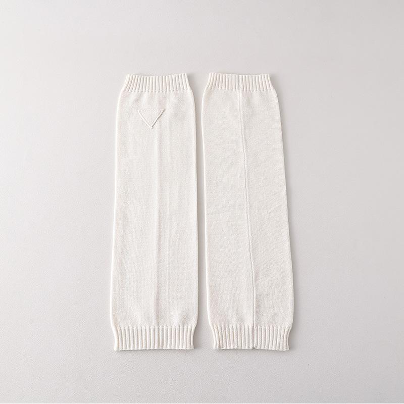 

Женские осенние носки нового стиля однотонные универсальные вязаные серые с махрой 1 pair молочный белый