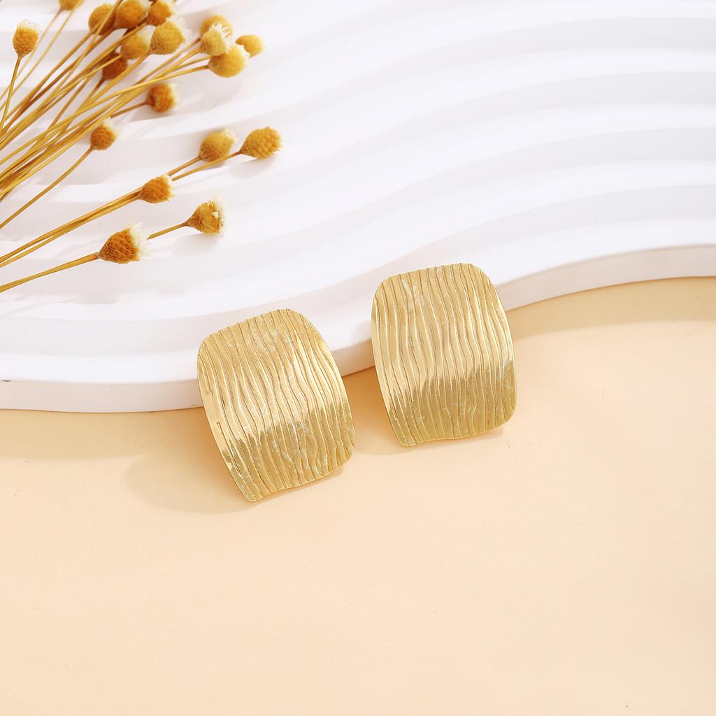 Love Flower Pleated Creative Earrings Women'S Retro Light Luxury High-End Bow Simple Stud Earrings