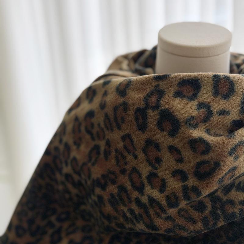 Leopard print scarf women's autumn and winter classic thickened imitation cashmere printed fringed shawl European and American versatile warm scarf