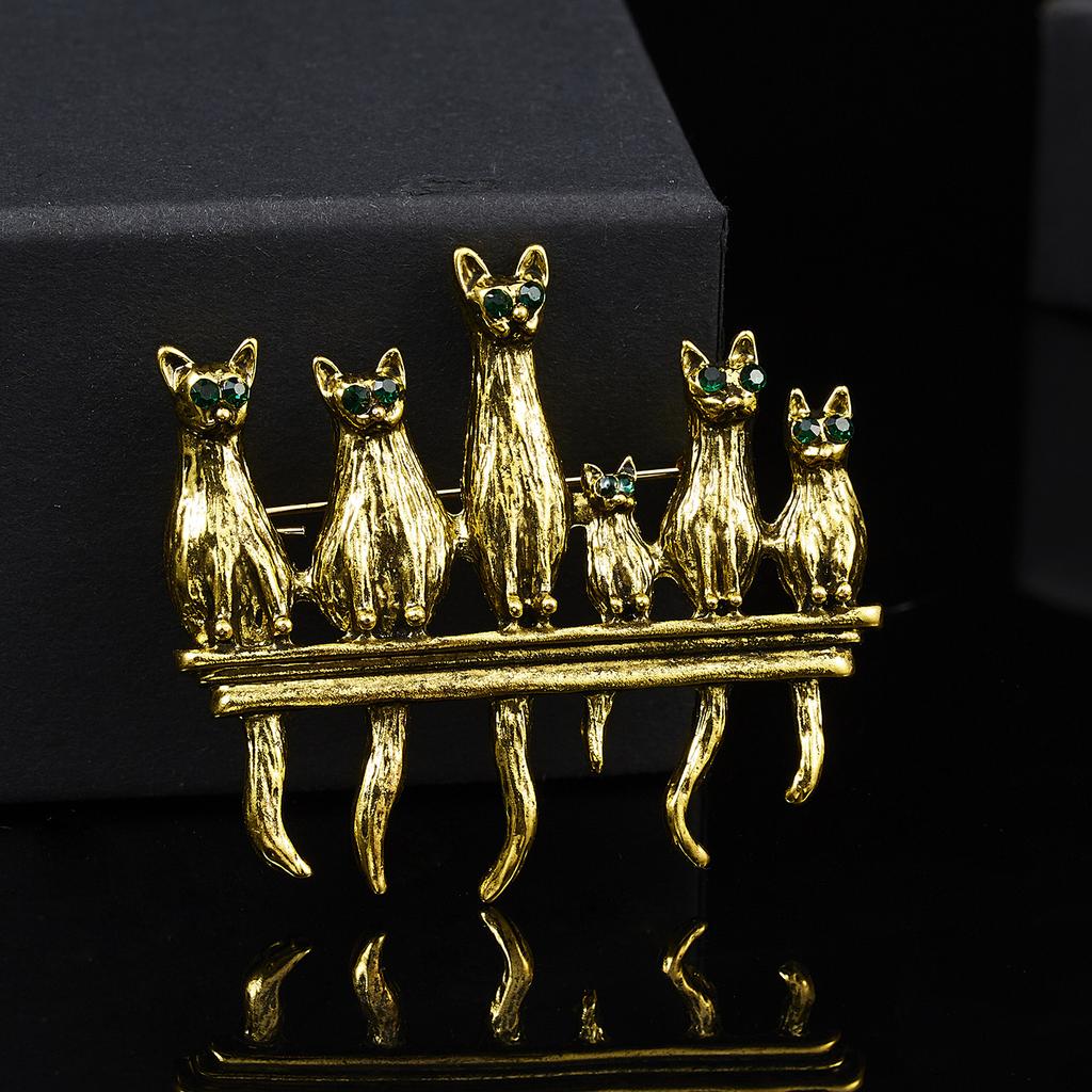 Rinhoo 6 Cute Cats Enamel Pin Vintage Green Rhinestone Eyes Cat Brooches For Women Animal Kitten Casual Party Brooch Pins Gifts