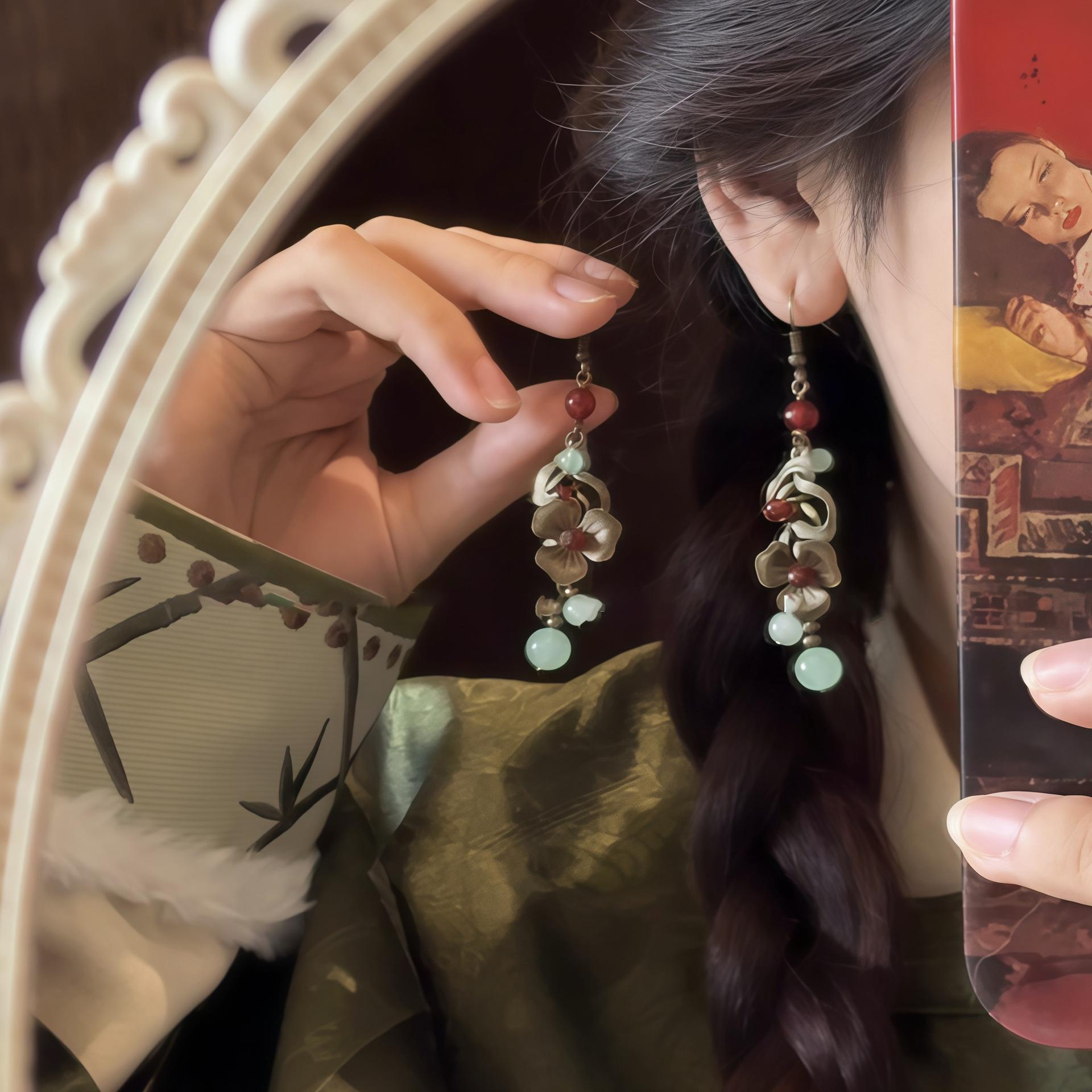 

Серьги-подвески в виде цветка, с полыми бахромчатыми ушками, средневековые винтажные темпераментные серьги, серьги в стиле легкой роскоши ретро-корт