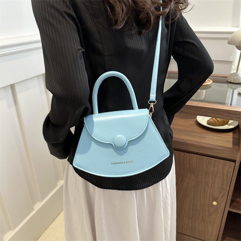 Chic Vintage Minimalist Womens Saddle Bag Stylish Fashionable Crossbody Purse