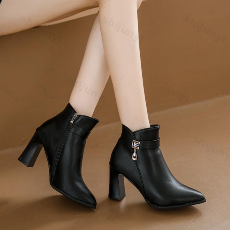 Fashion Women's Fashion Retro Pointed Head Casual Short Boots 2025 Autumn Rhinestone Pendant Designed Versatile Coarse Heel Ankle Boots