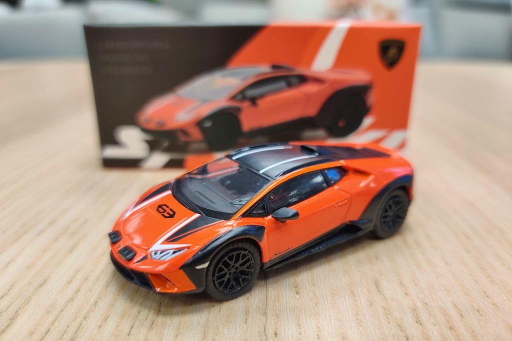 TINY x jiskřivý Lamborghini Huracan Sterrato 1/64 (oranžový)