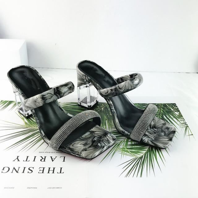 Letní dámské fetiš 8,5 cm vysoké podpatky Mules Blokové průhledné podpatky Třpytivé křišťálové pantofle Kožené lesklé nazouváky Graffiti boty