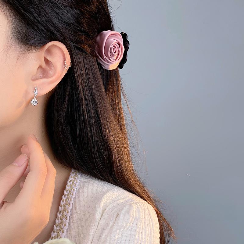 Wunderschöne Meteor Mosan's Frische Ohrringe für Damen mit leichtem Luxusdesign Vielseitige Ohrringe