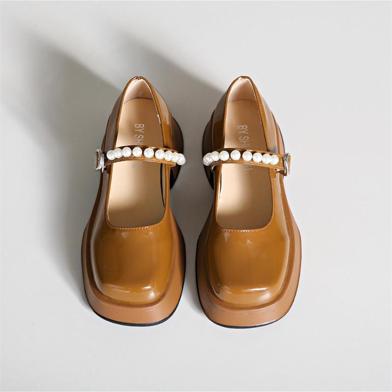 

Женские кожаные туфли с декоративной пряжкой и жемчугом на толстой подошве 40