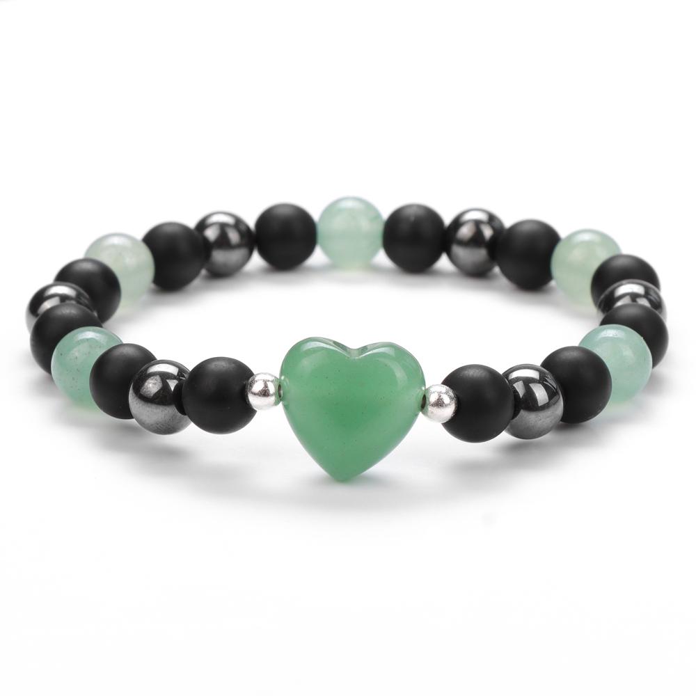 

Натуральний аметистовий браслет у формі серця з матовим чорним агатом на резинці; талісман для захисту вашого психічного благополуччя.