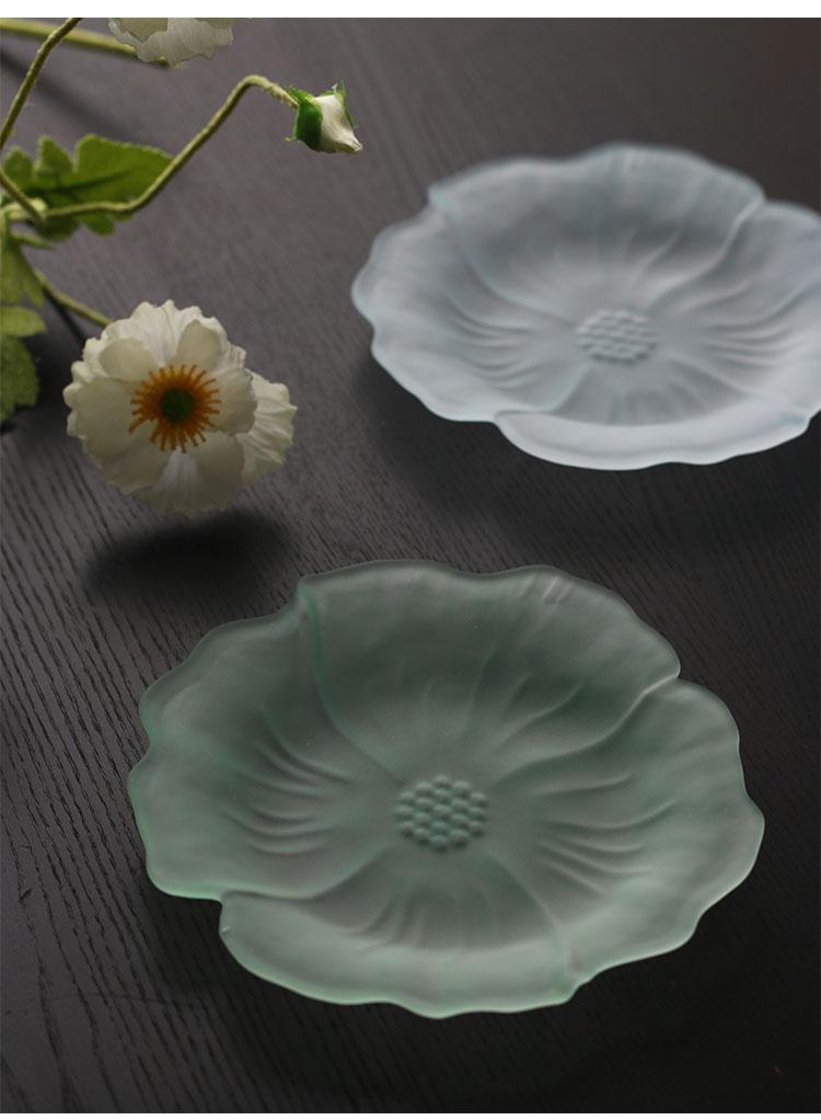 Frosted Crystal Glass Tea Tray: Petal-Shaped Dessert & Fruit Plate for Japanese Gongfu Ceremony.