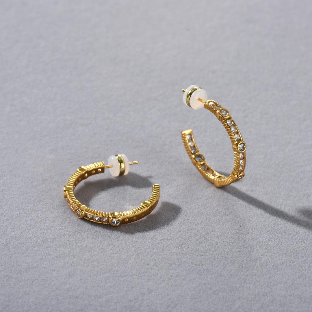 

Copper Plated 18K Real Gold Inlaid Zircon Earrings S925 Silver Needle Stud Earrings Personalized Hip Hop Sweet Cool Style Earrings