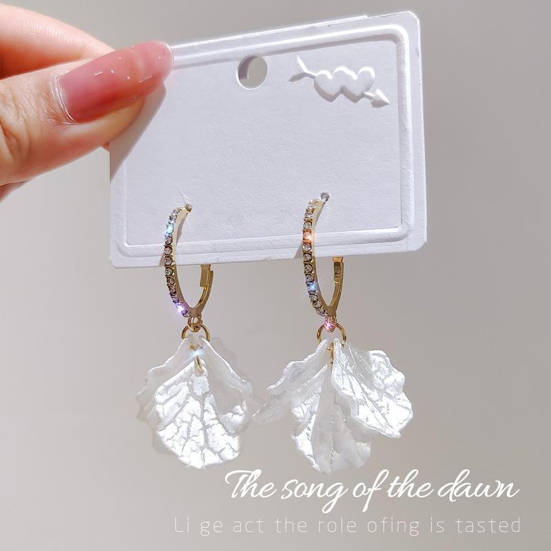 Kvinners øredobber Europeiske og amerikanske nye blomsteranheng øredobber Enkle mote pastorale øredobber Kvinnelige smykker