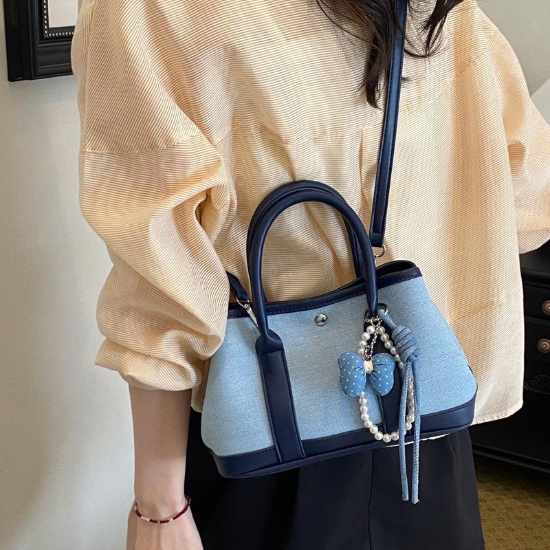 Small-scale Design Hand-held Bucket Bag, Fashionable and Casual Commuting Shoulder Bag with A Slanted Strap